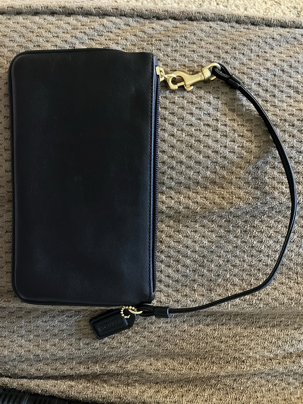 Coach Vintage Glove Tanned Leather Cell Phone Pouch Turn Lock. Black